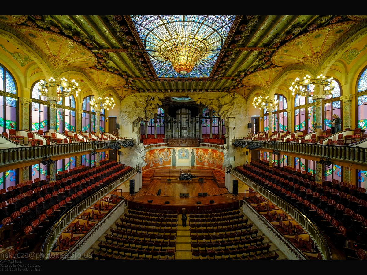 Головна зала Палацу каталонської музики