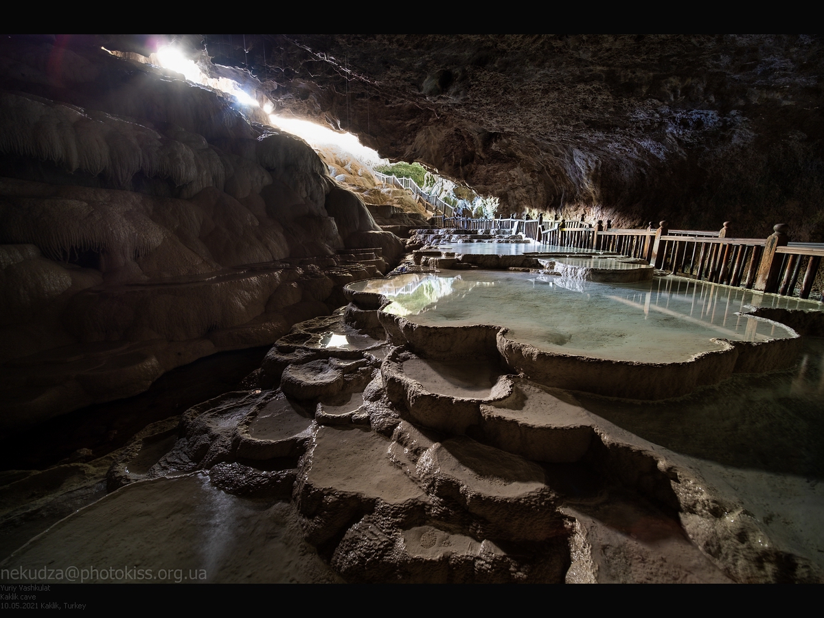 Травертинові тераси в печері Каклик