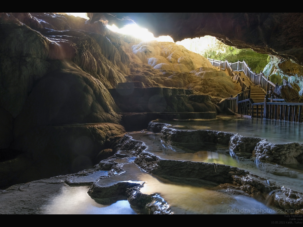 Травертинові тераси в печері Каклик
